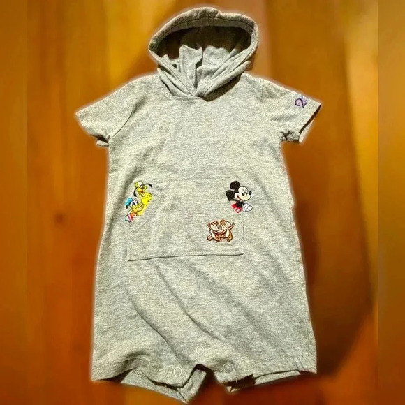 Disney Land 18 mo Hooded SS Grey bottom buttoned Romper w characters. - Picture 4 of 9